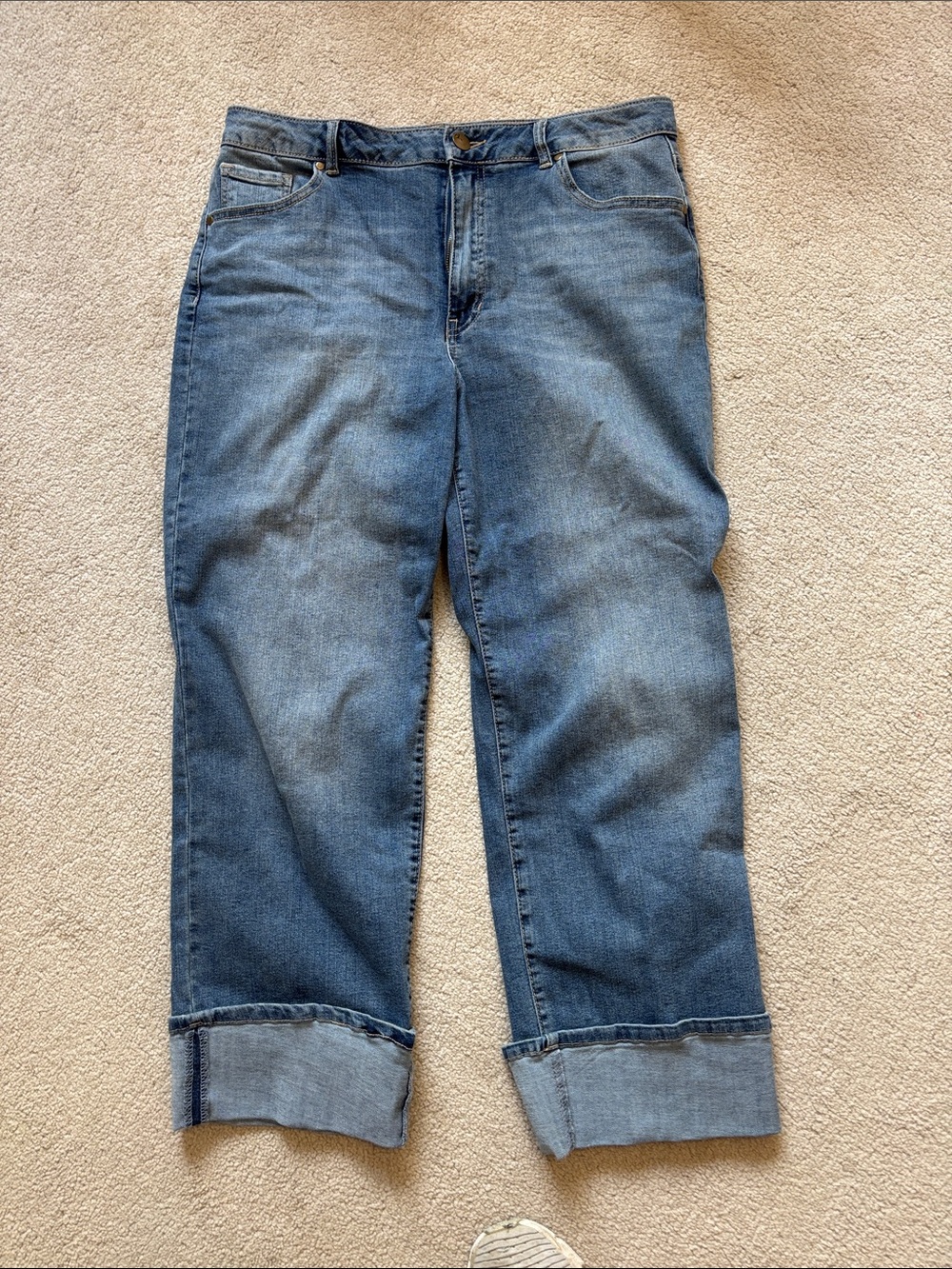 d. jeans Women's Light Blue Cropped Cuffed Jeans